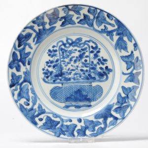 0779 A Chinese Kangxi Plate with Lovely and Rare Floral Rim