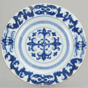 0681 A Kangxi/Yongzheng BW Armorial style Plate Lovely Quality.