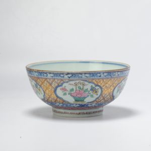 0830 Antique Chinese Porcelain bowl with a very Rare Famille Rose Amsterdam Bont decoration Rooster