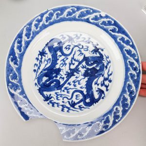 0455. Fantastic thinly potted Kangxi plate with double dragon. Chenghua marked.
