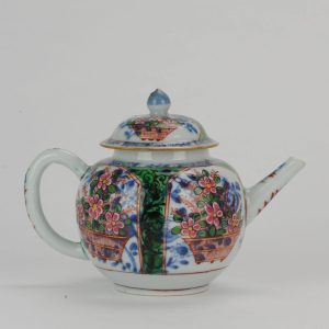 0497. Kangxi period. Rare pink and green decorated London Bont Teapot. Unusual colours.