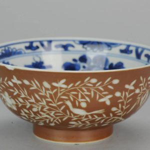 0462. Wheel engraved Kangxi bowl. The european decoration is carved in the batavian