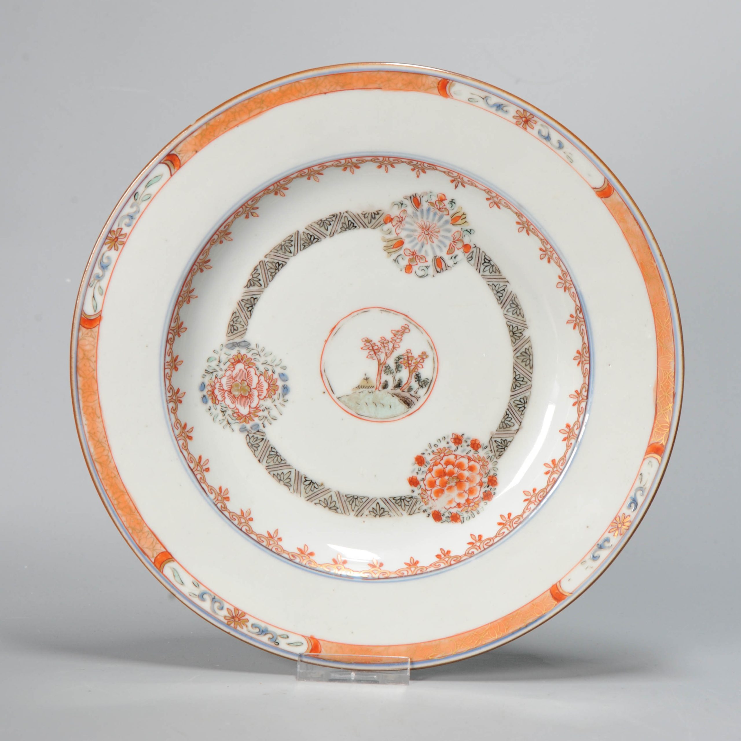 0988 A nice Kangxi plate with medallions, unmarked Famille Verte style