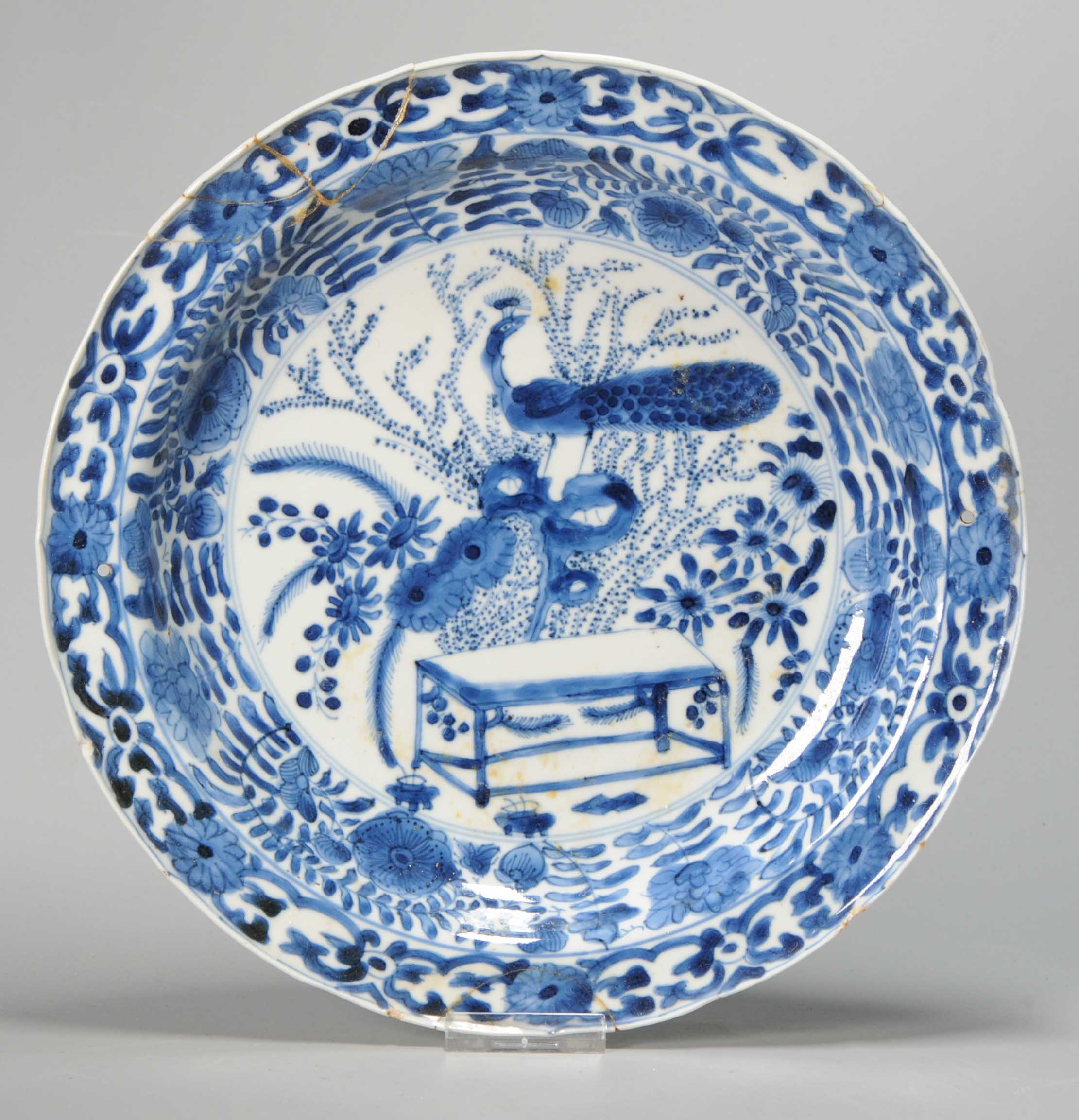 0749 A nice Moulded Kangxi plate with peacock, marked with flower