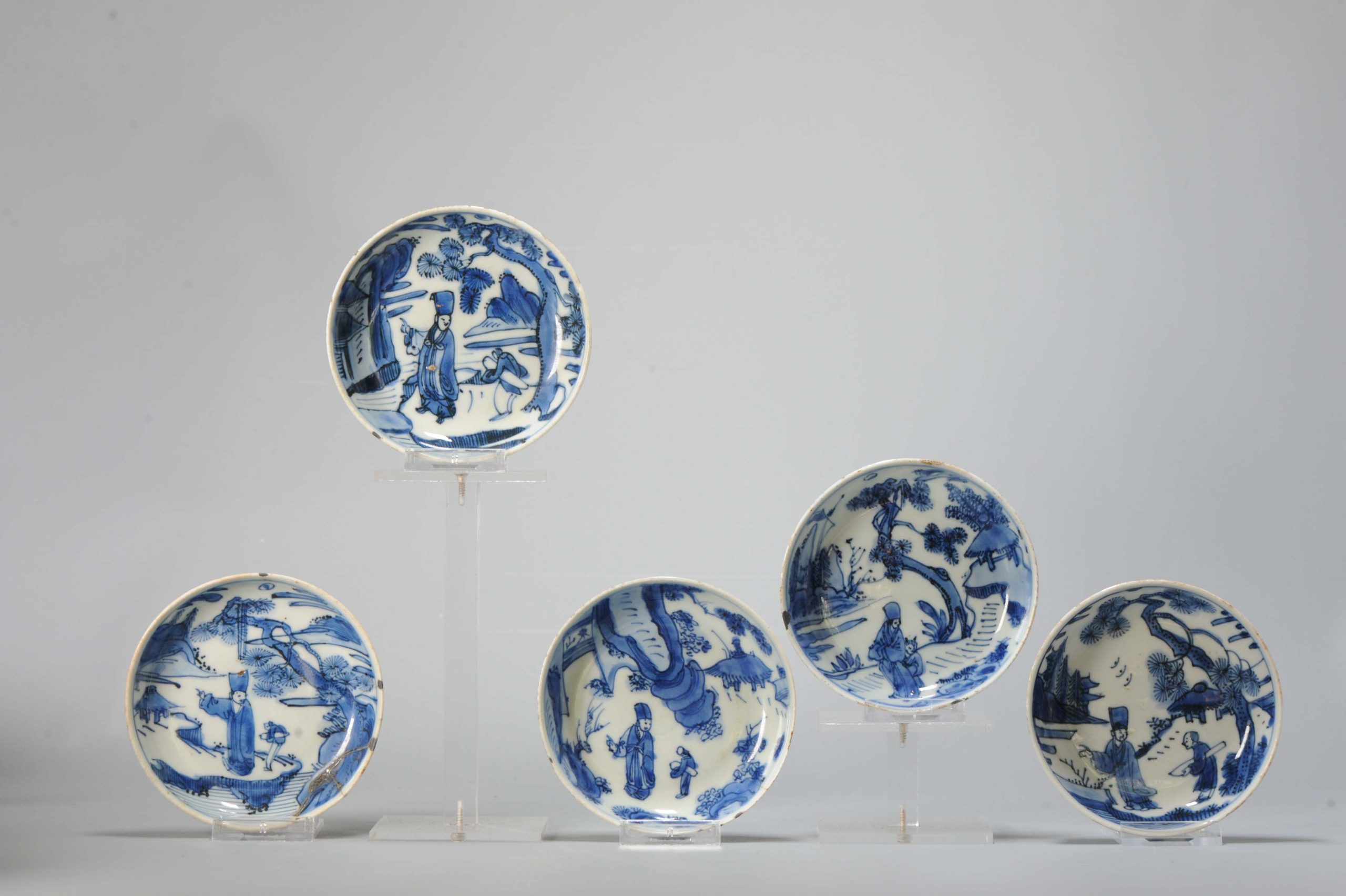 0980-0984 A Set of 5 Chinese porcelain Ming dishes Jiajing or Wanli