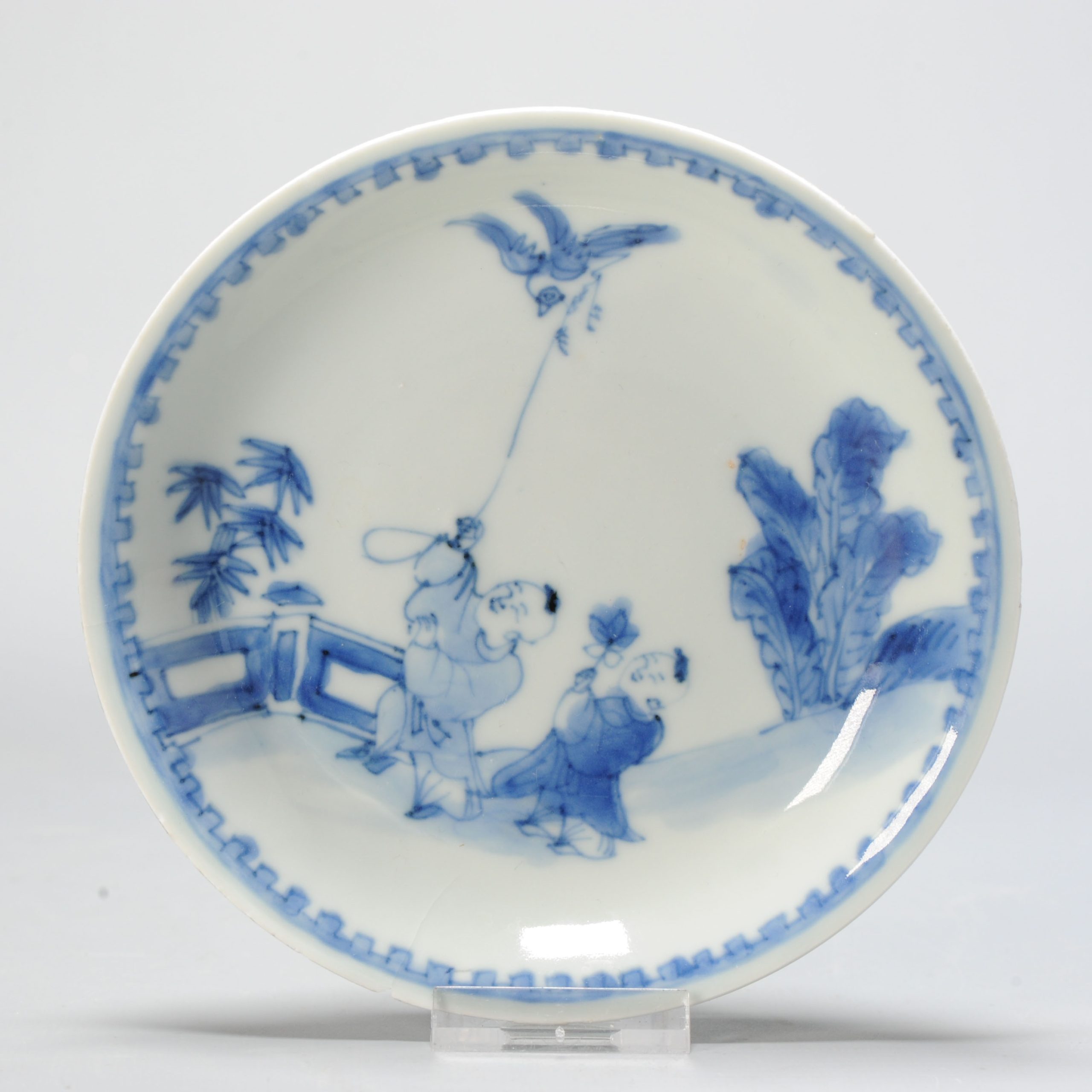 0977 A Chinese porcelain Ming Kosometsuke dish Tianqi or Chongzhen. Boy with a bird on a string