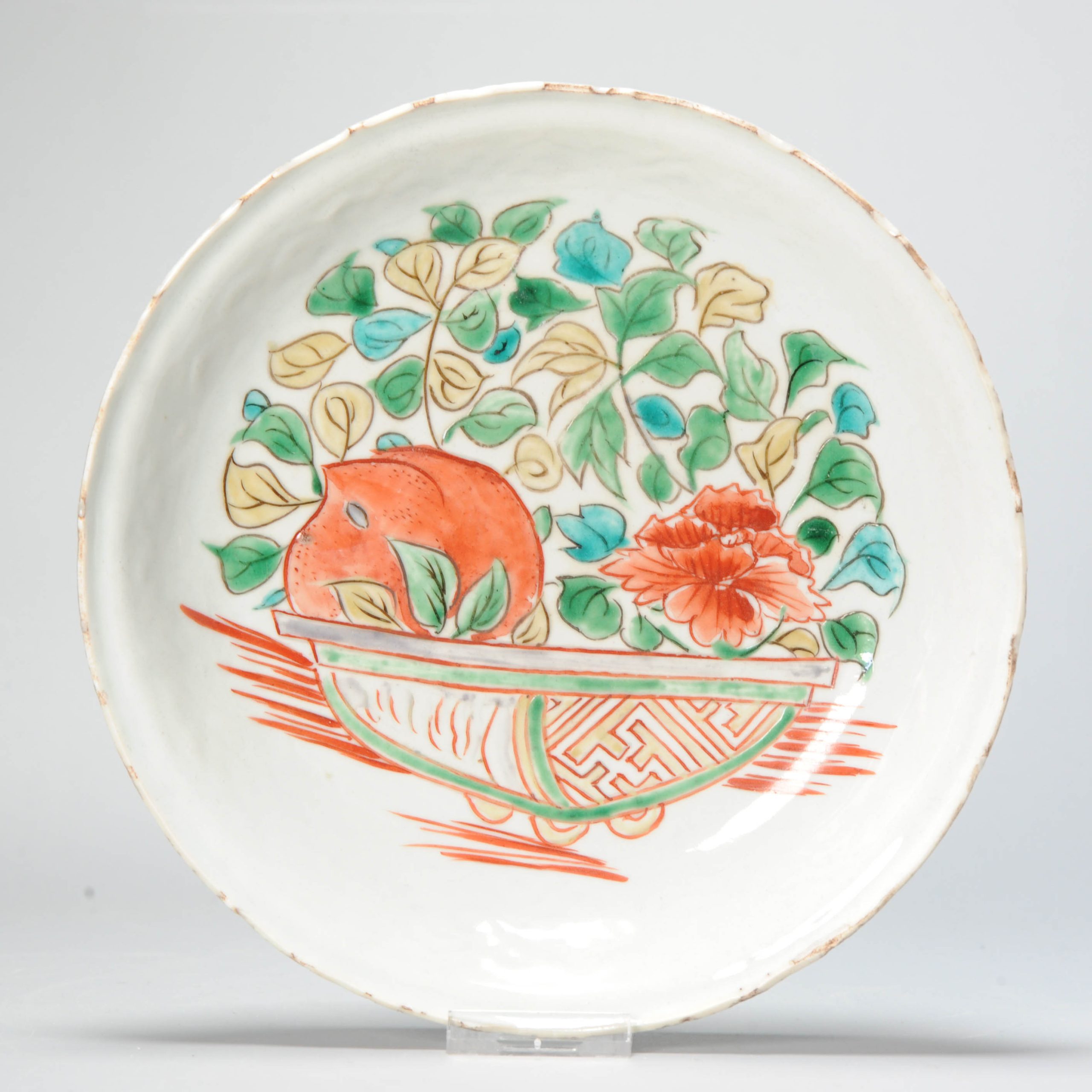 0752 A Chinese porcelain Ming Kraak dish, Redecorated in Japan.