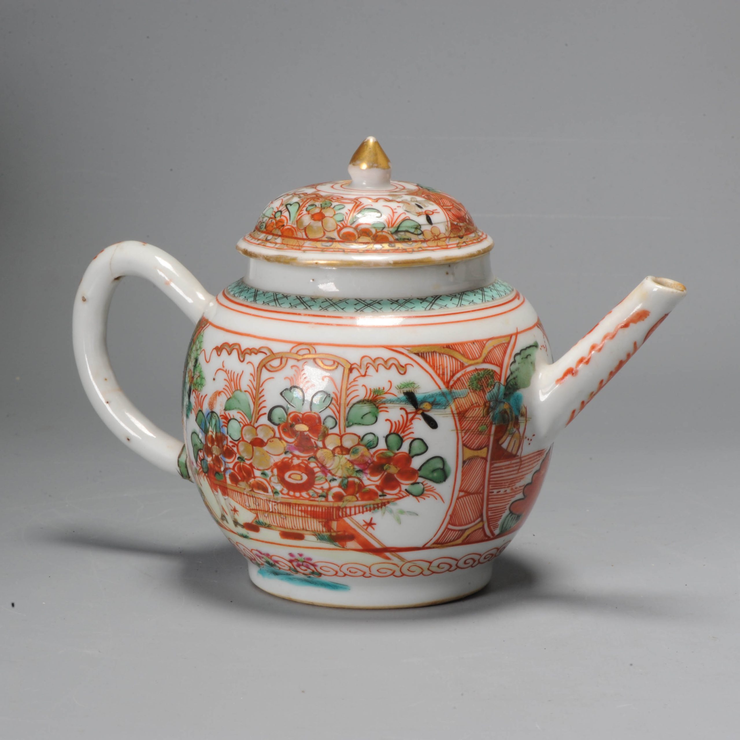 1029 Very nice Chinese Teapot. Repainted in Holland. Amsterdam Bont