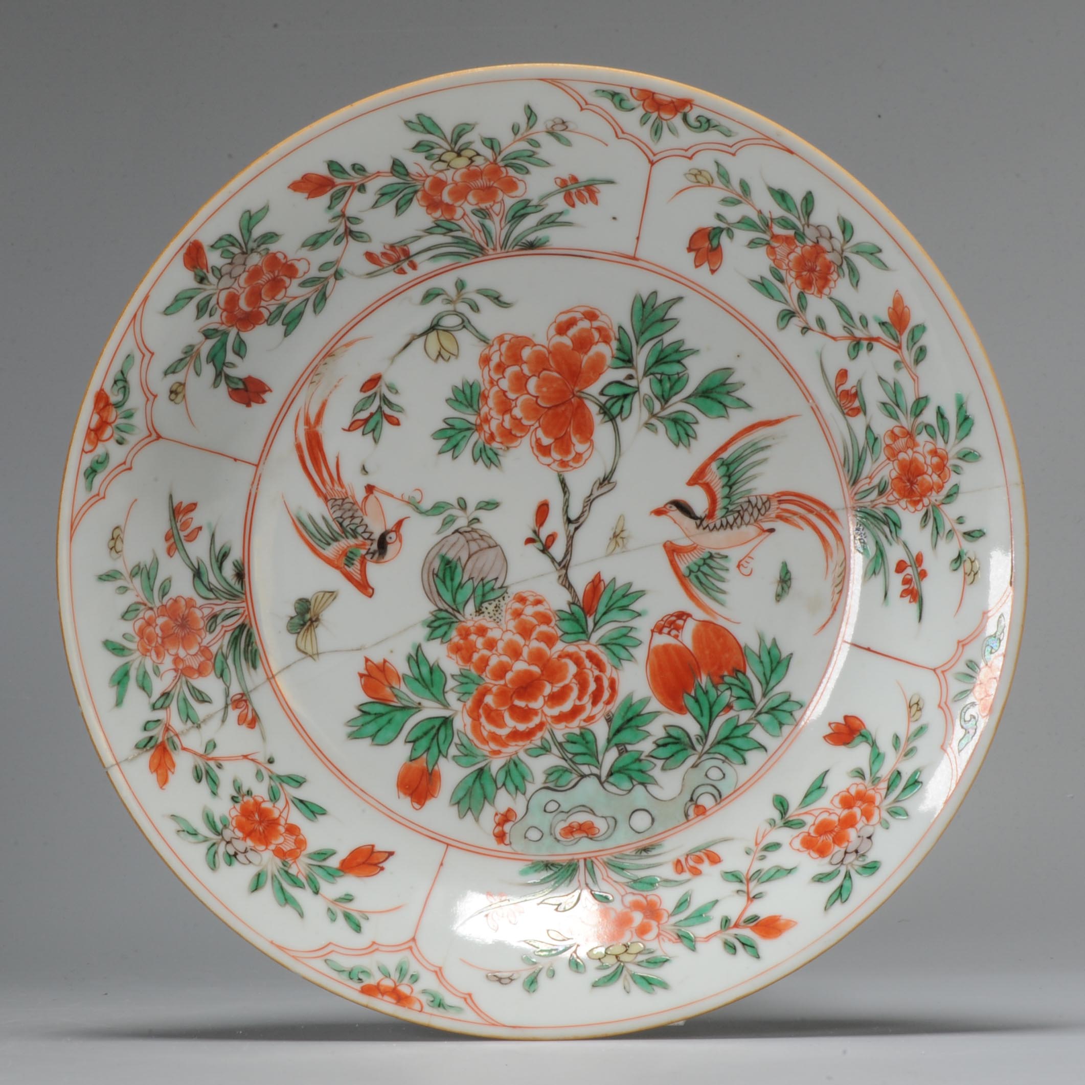 1007 Lovely Famille Verte plate with a bird and peony scene