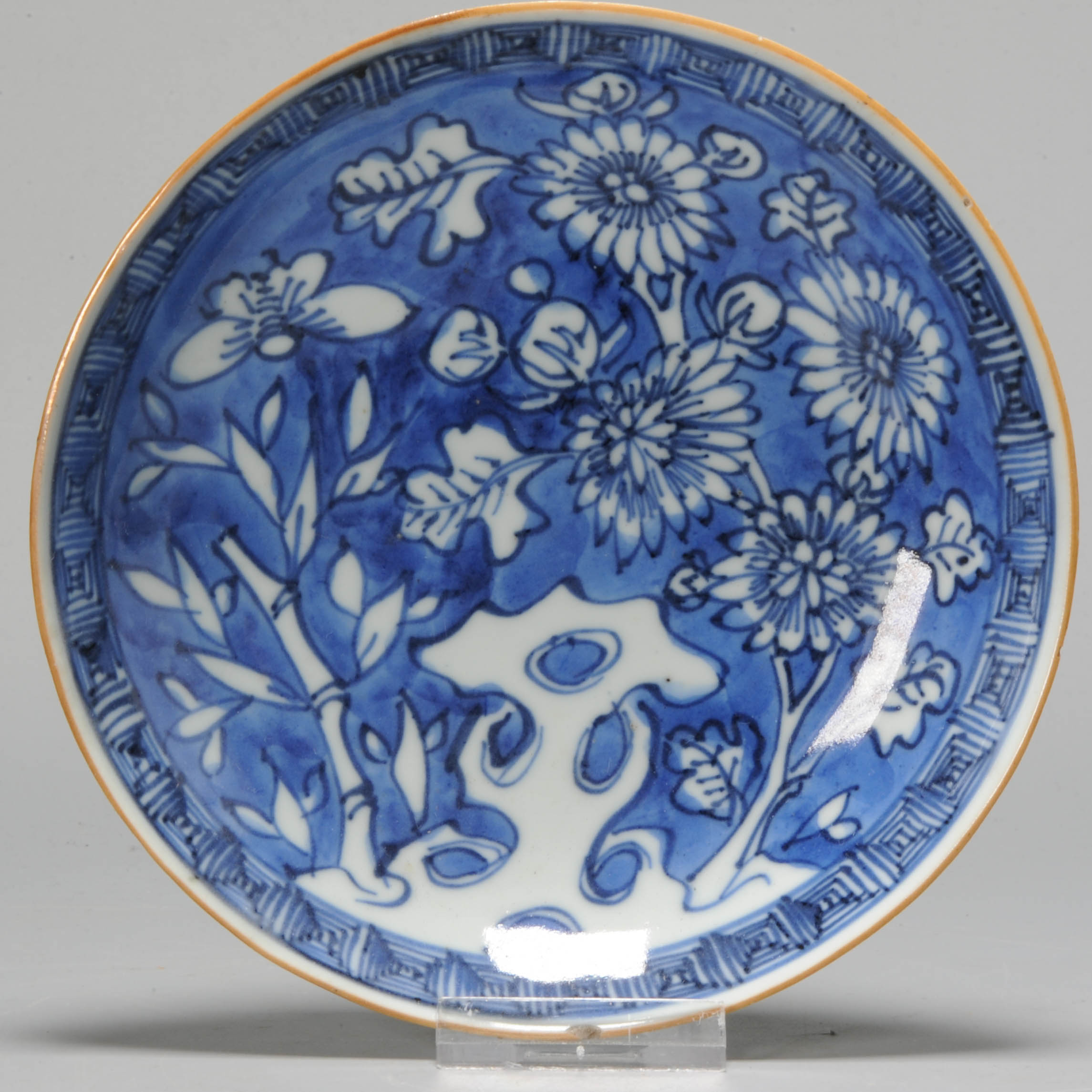 1049 A Chinese porcelain Ming Blue and WHite dish Reverse decorated