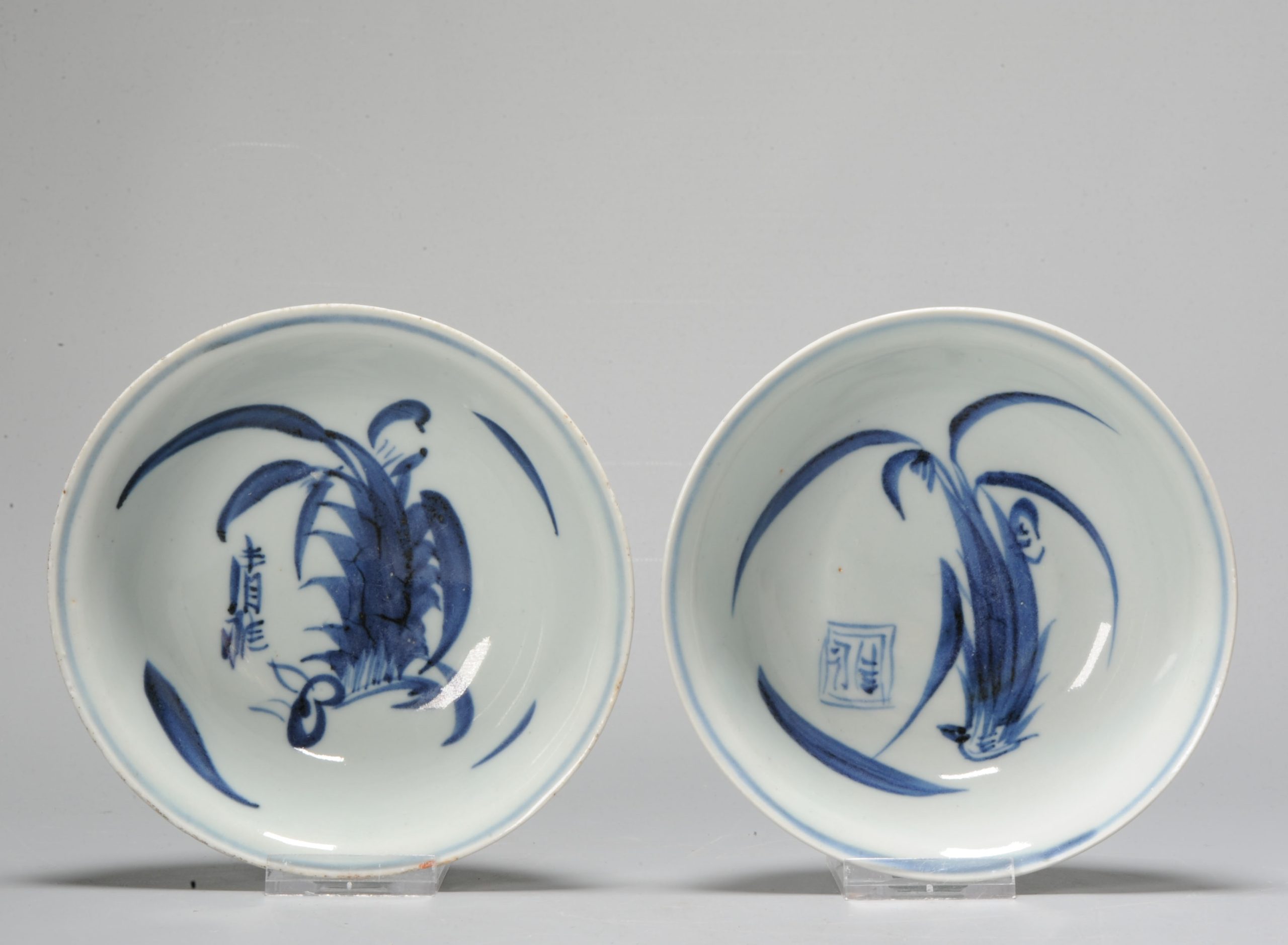 1050 & 0470. Lovely Pair of late ming bowls. Tianqi or Wanli. Pineapple with Characters.