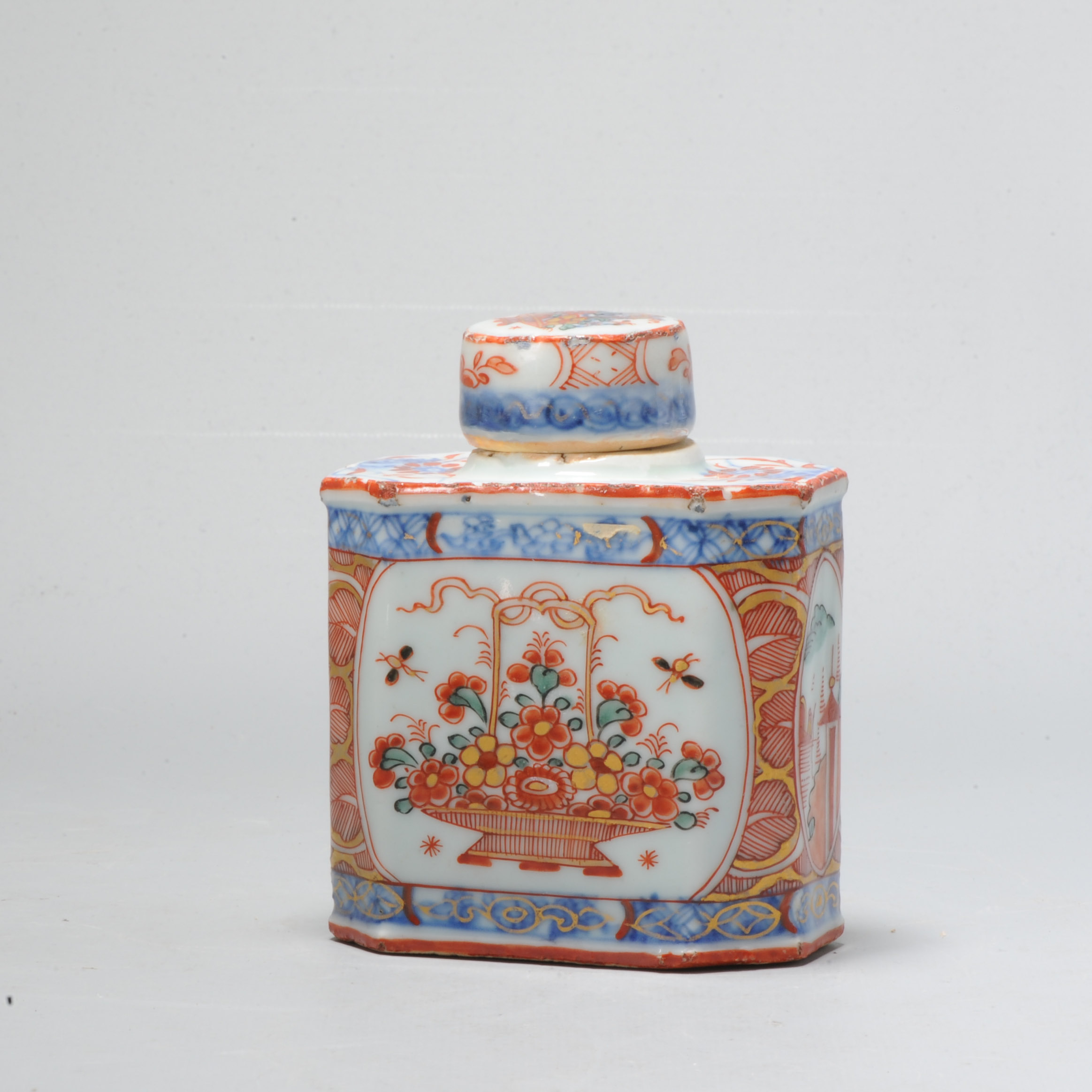 1056 Very nice Chinese Tea Caddy. Repainted in Holland. Amsterdam Bont