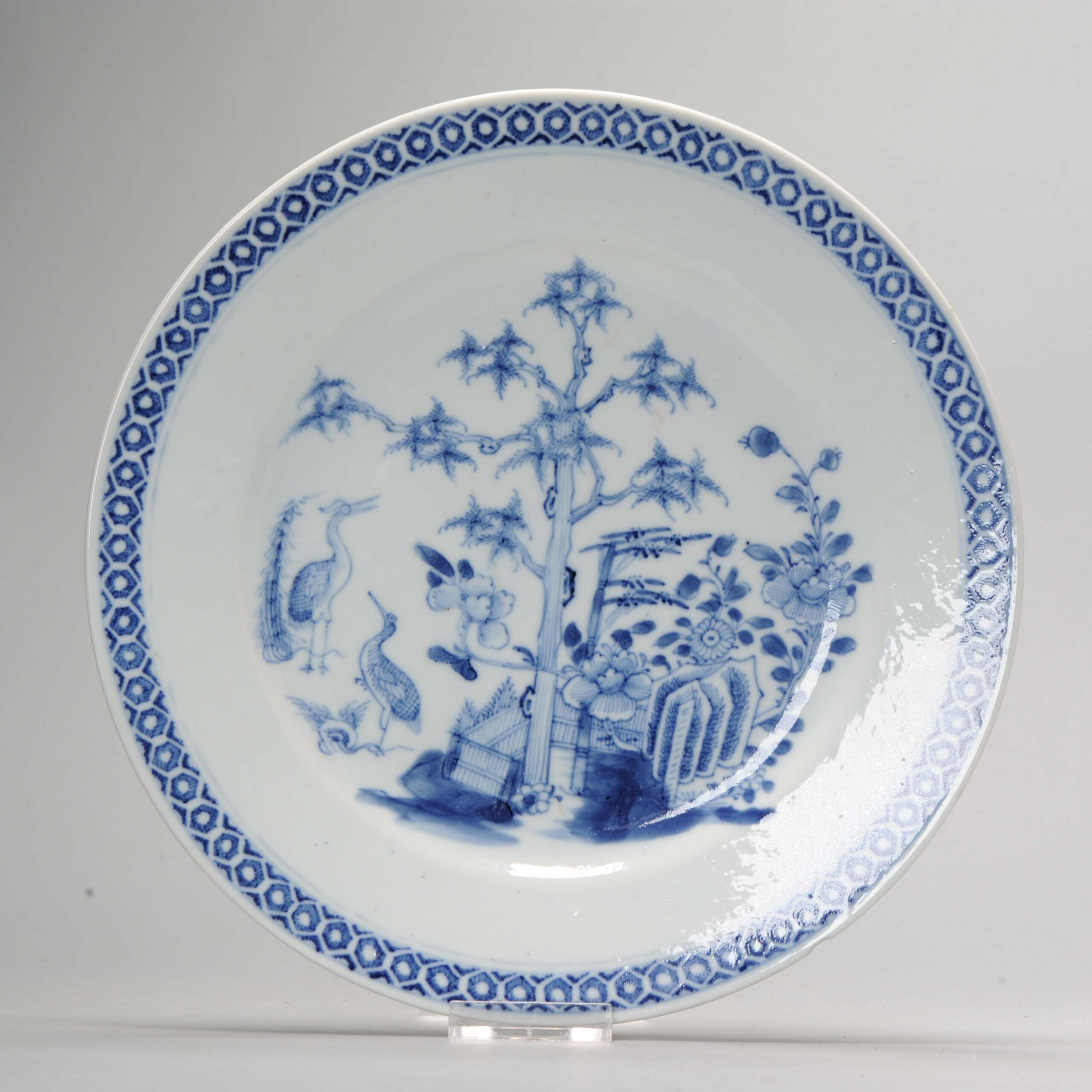 1088 Very nice plate with imperial quality on export porcelain. Beautiful blue color and excellent