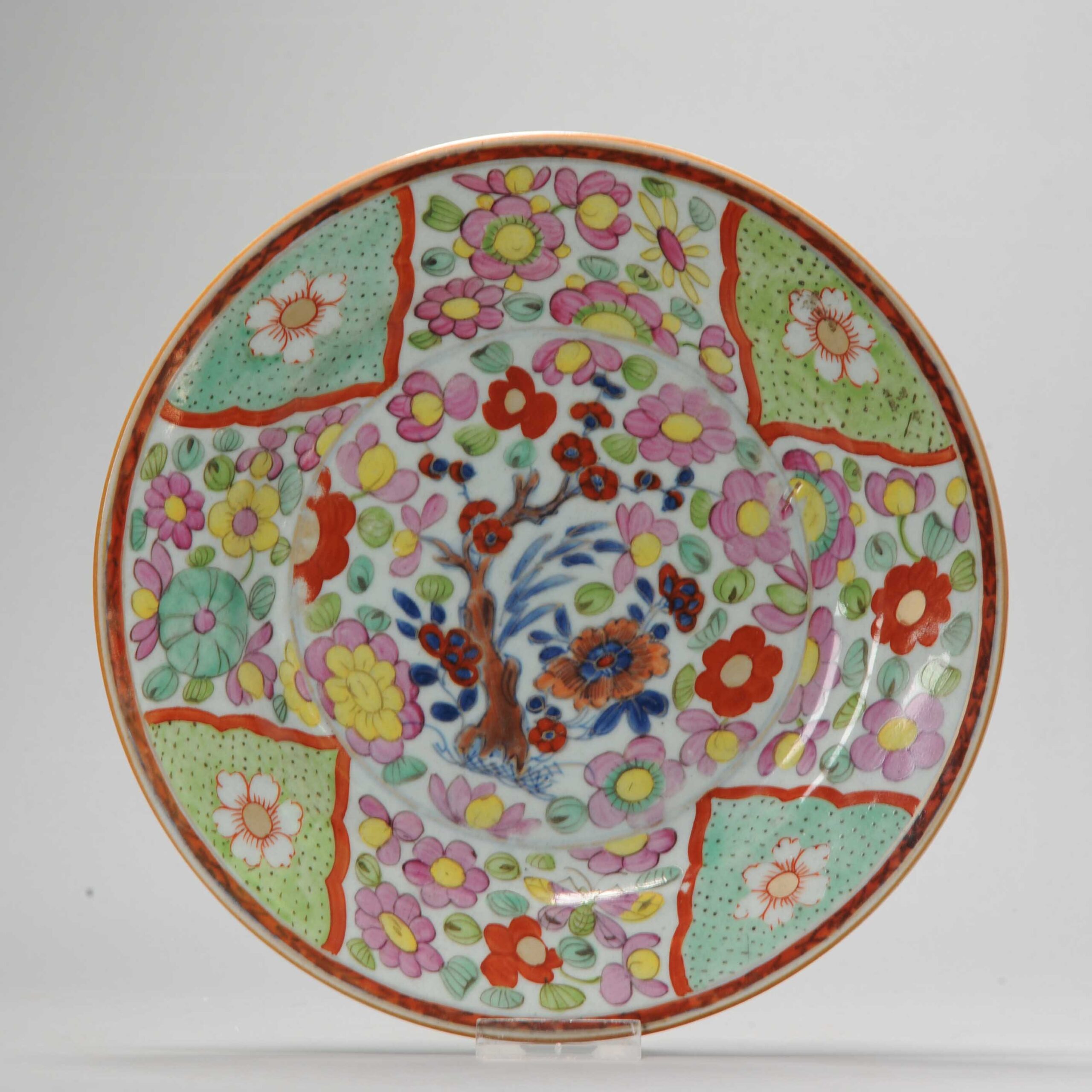 1115 Very nice decorated clobbered plate. Decorated with a underglaze in China. Overglaze red, purple, yellow and green