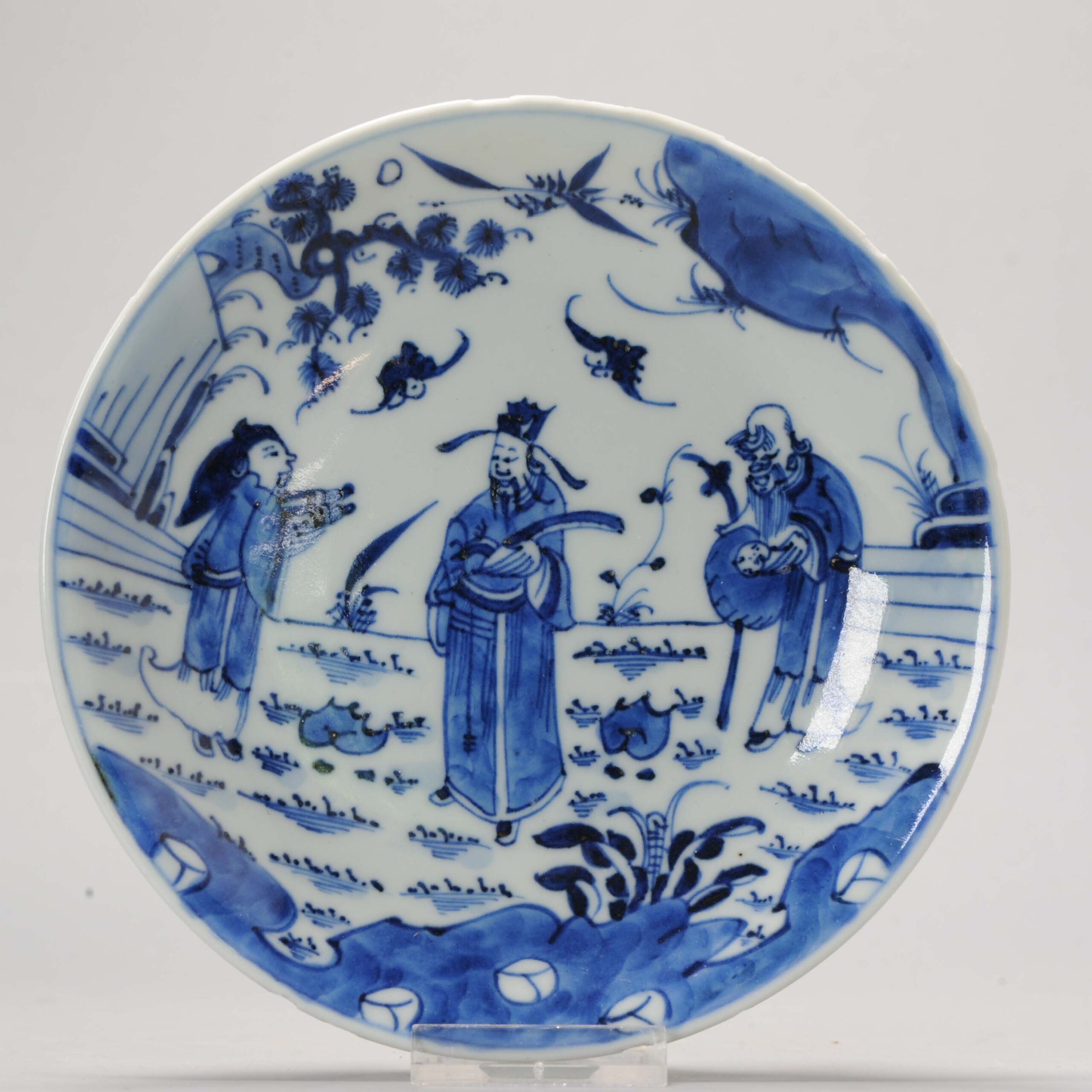 1119 A Chinese porcelainQing Blue and White Fou Shou and Lou dish. Kangxi/Yongzheng