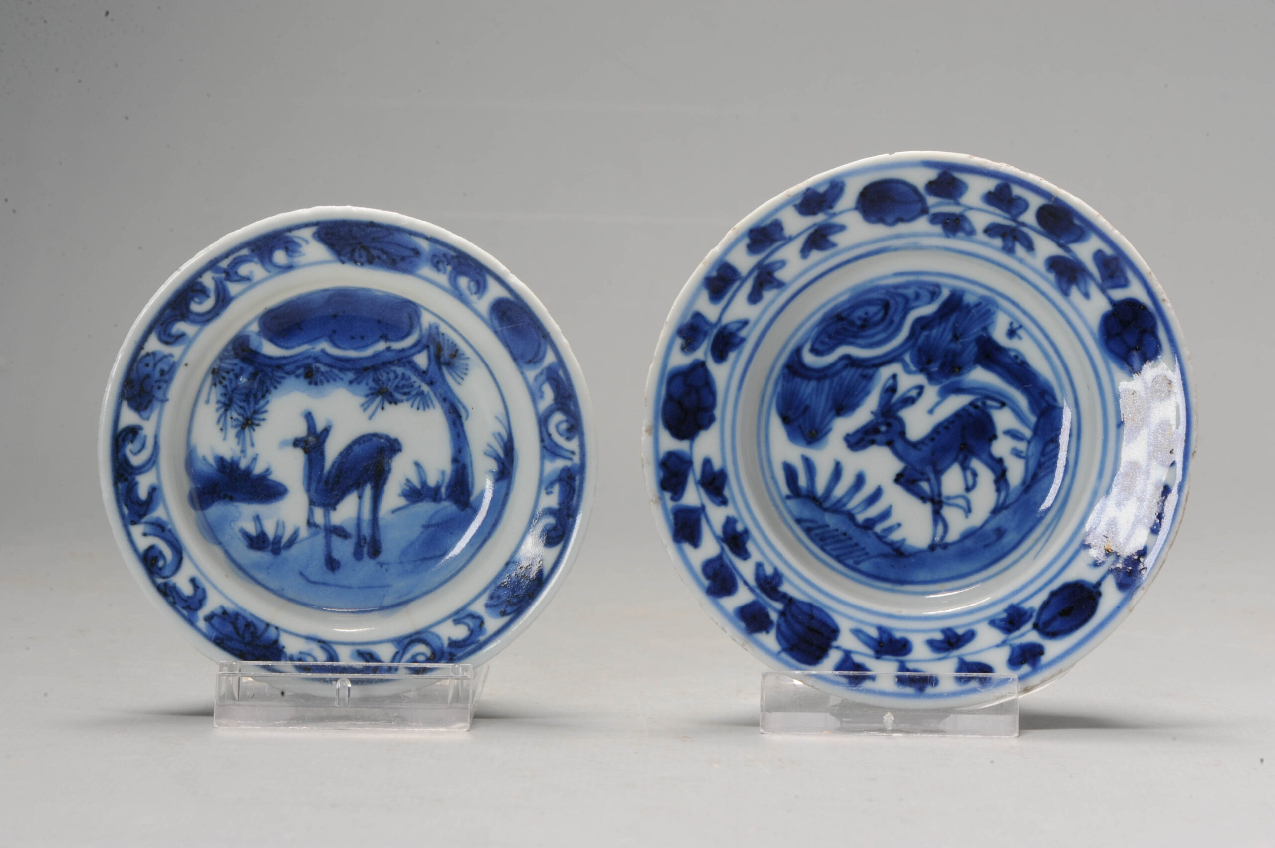 1139 & 1140 A Pair Chinese porcelain Ming Blue and White Snuff DIshes ca 1600