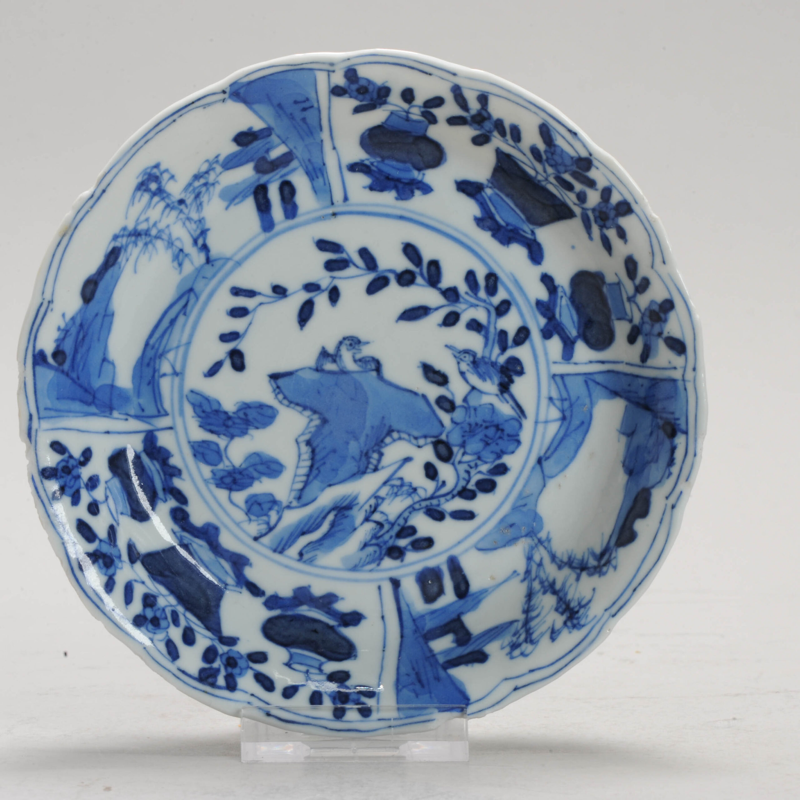 1163 Lovely Guangxu Blue and White Dish With with a very interesting decoration