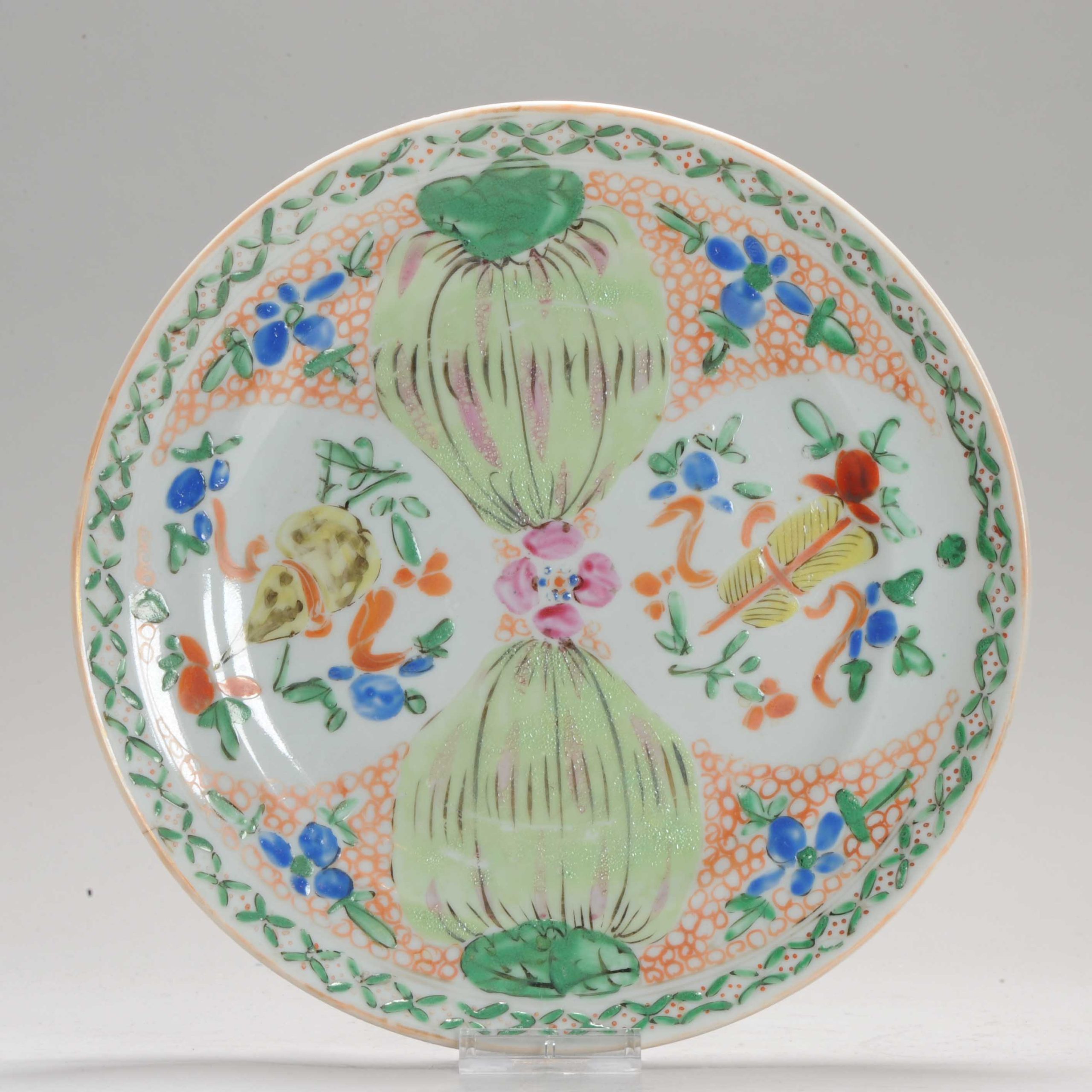 1180  A Cantonese Fruit decorated plate with a lovely scene China