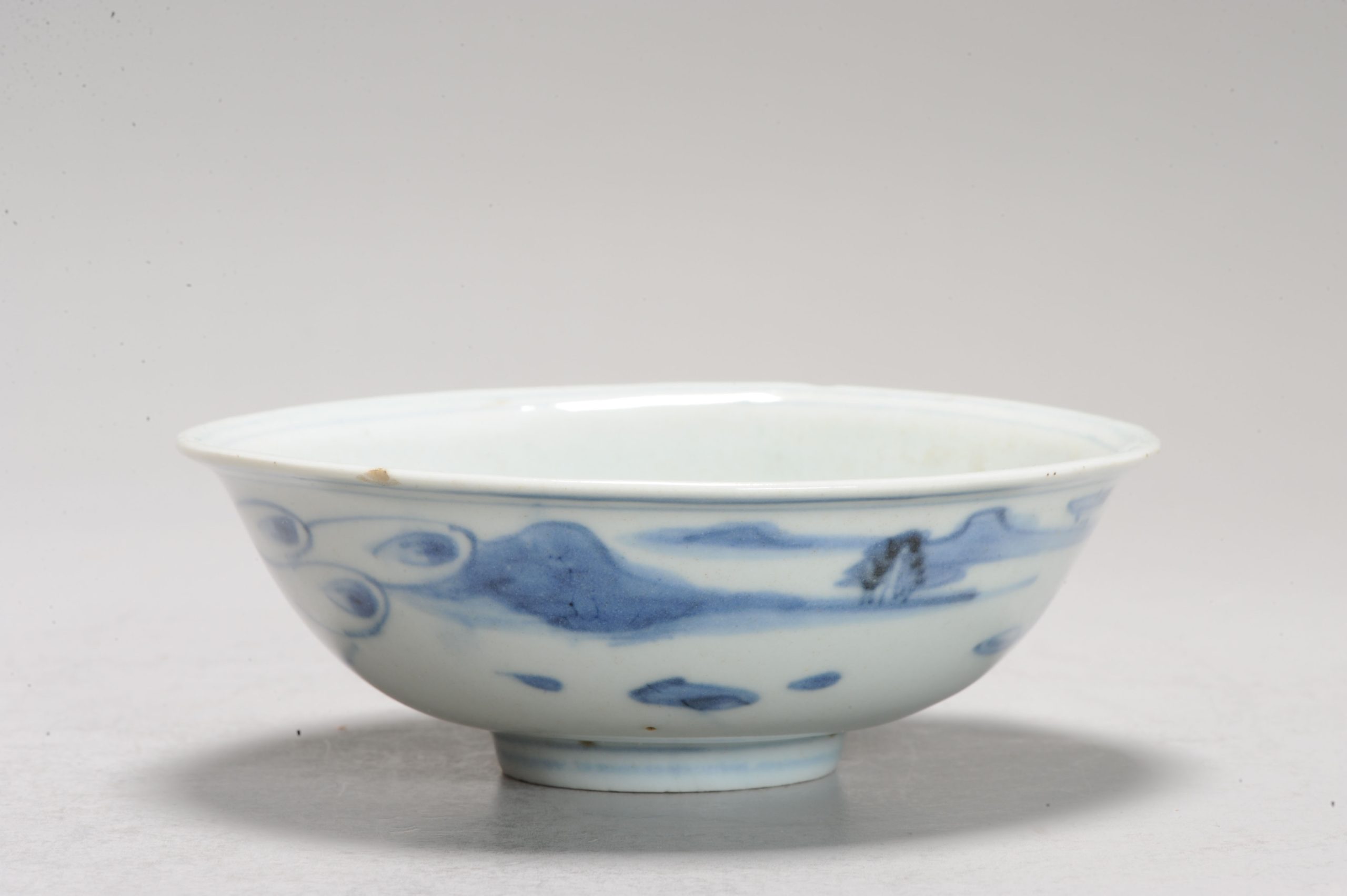 1185 A Chinese porcelain Ming Blue and White bowl with Xieyi Landscape