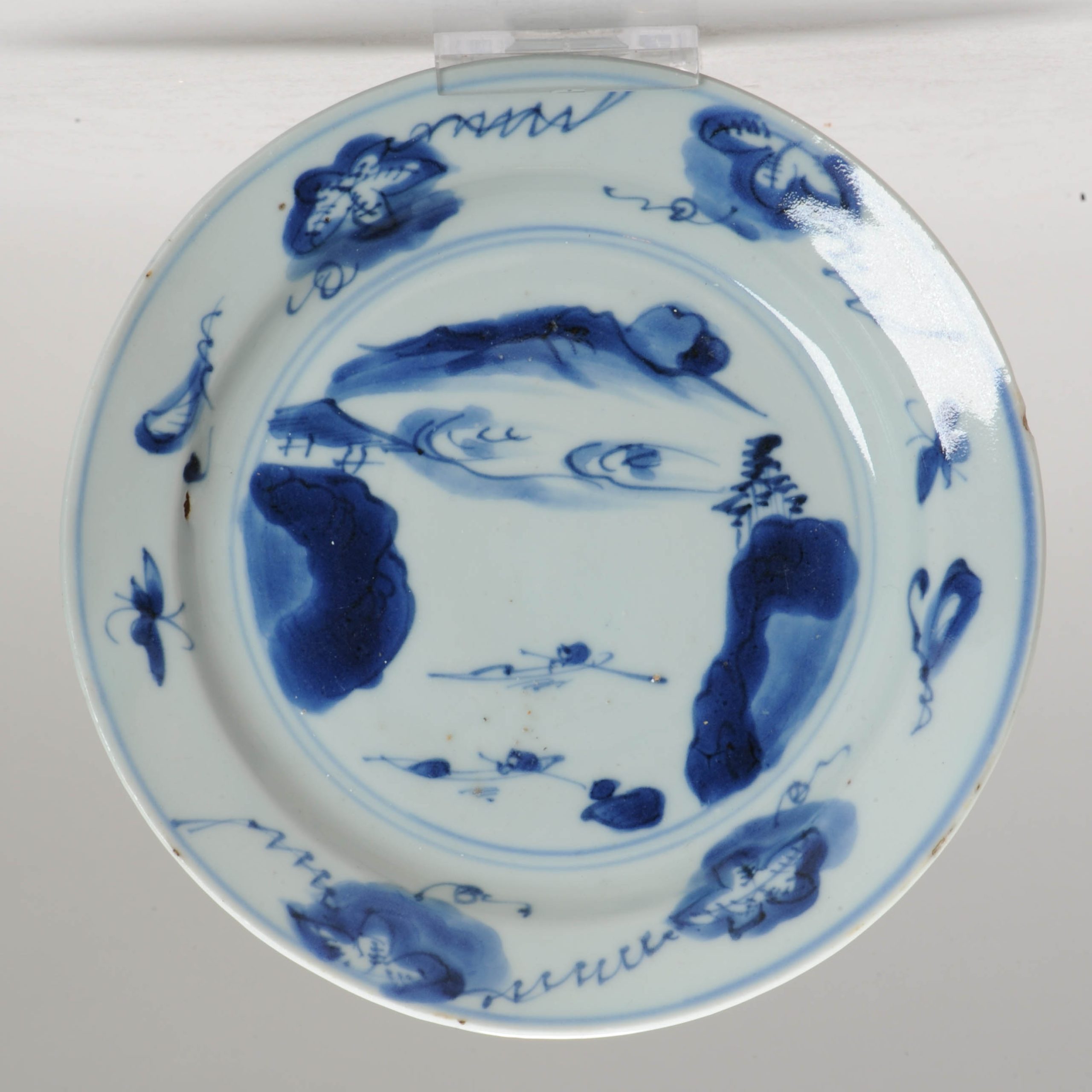 1198 A Chinese porcelain Ming Blue and White Plate with Xieyi Landscape
