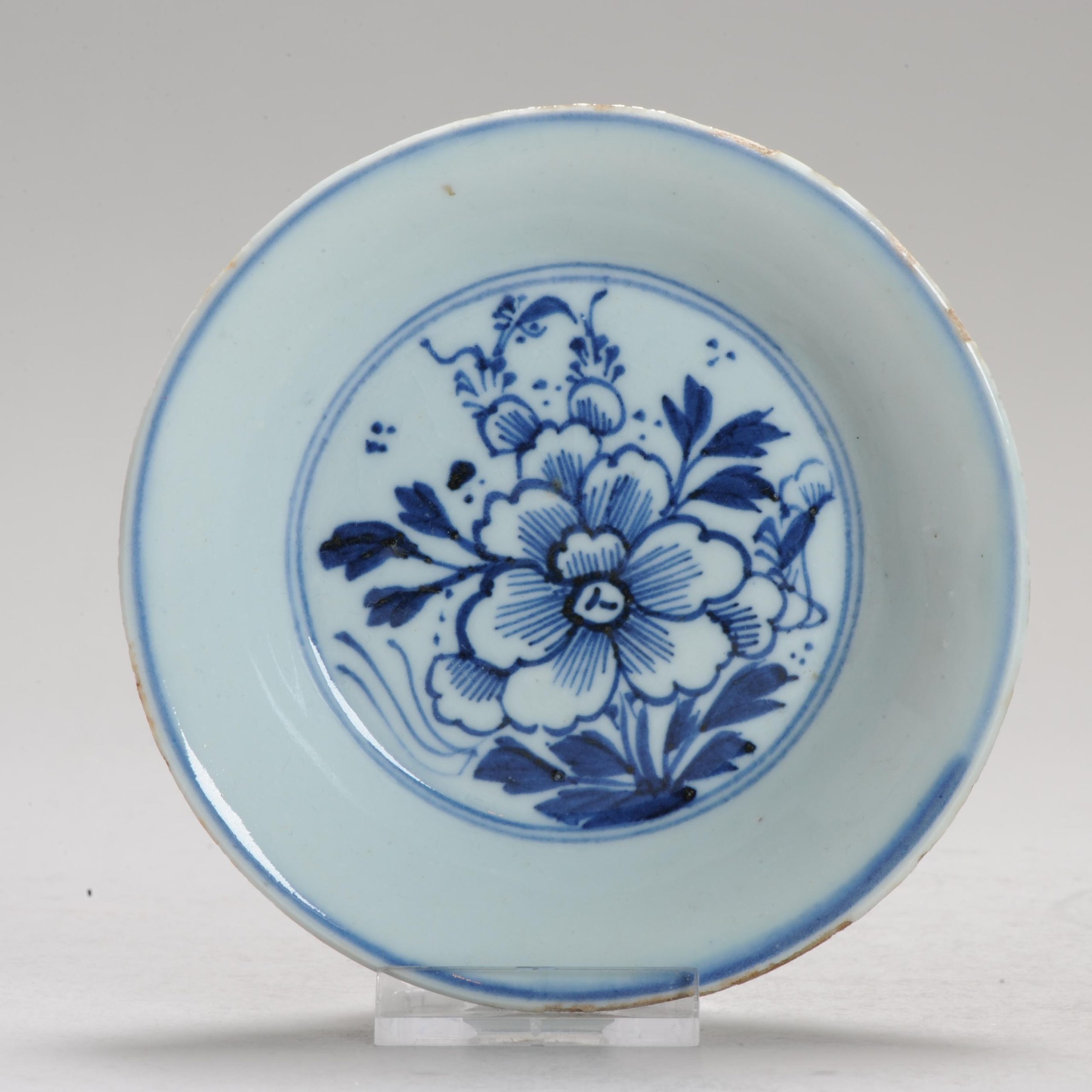 1207 A Chinese porcelain Ming/Transitional Dish with square base mark