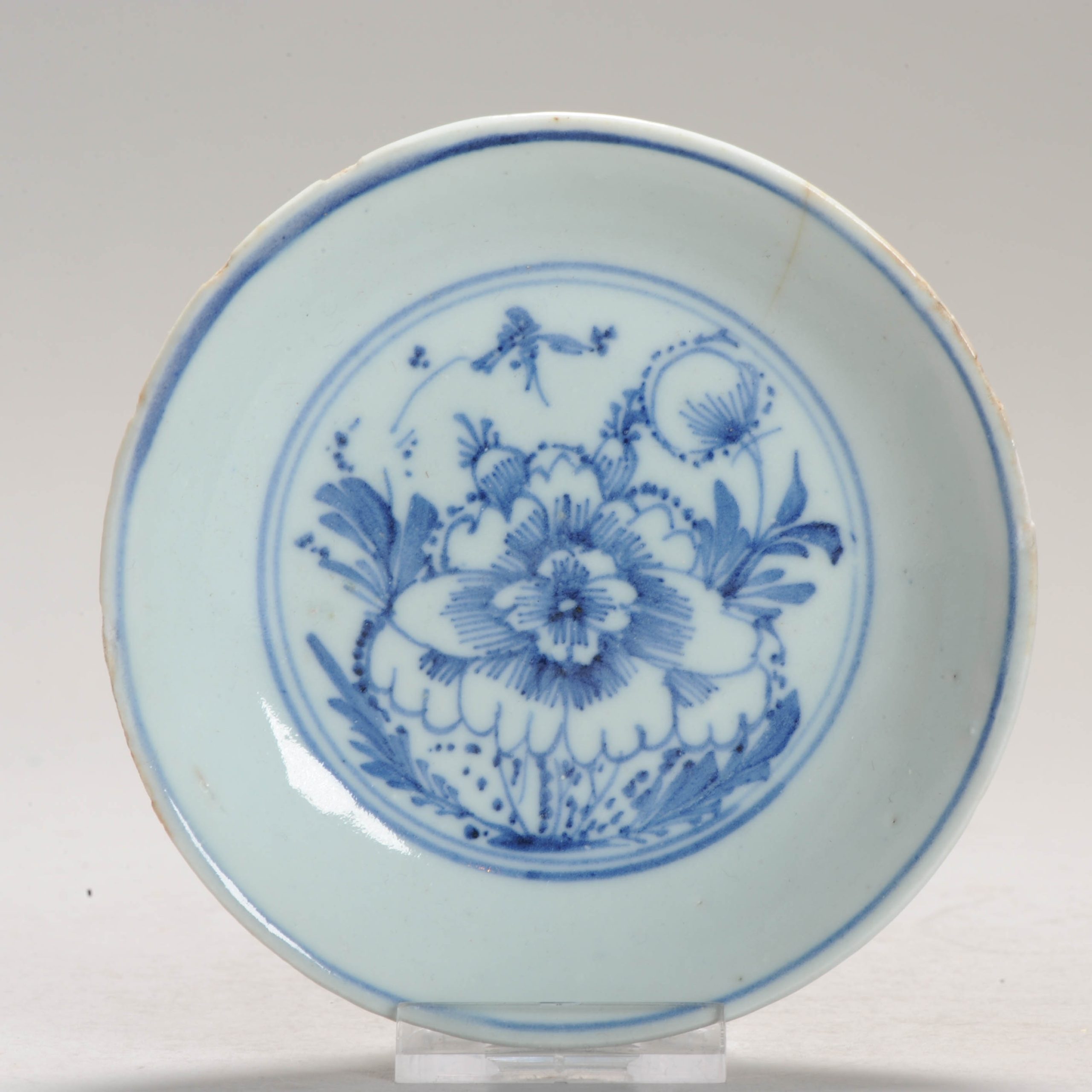 1208 A Chinese porcelain Ming/Transitional Dish with square base mark