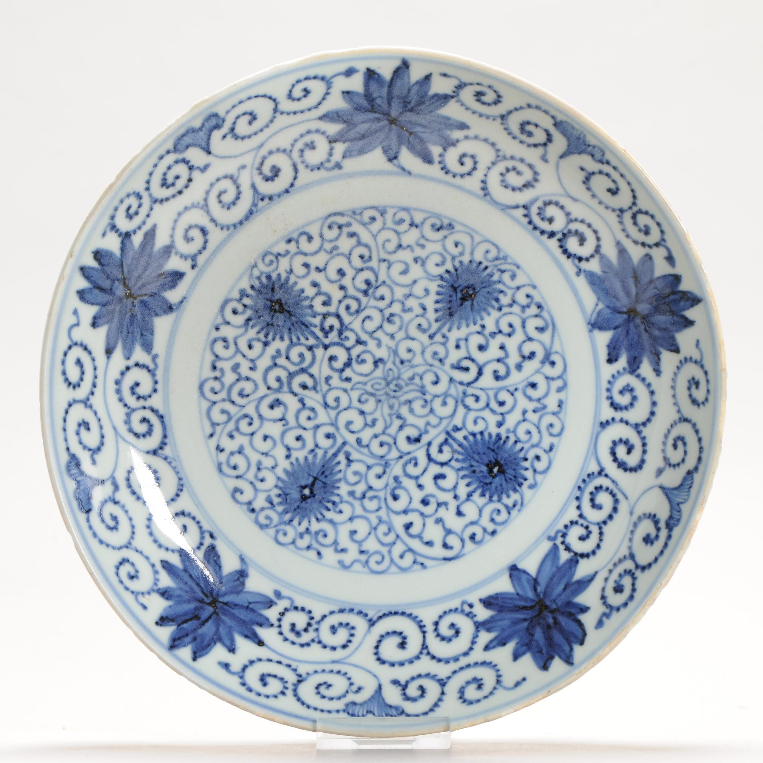 1283 Lovely Pencilled Yongzheng Plate in Ming Style.