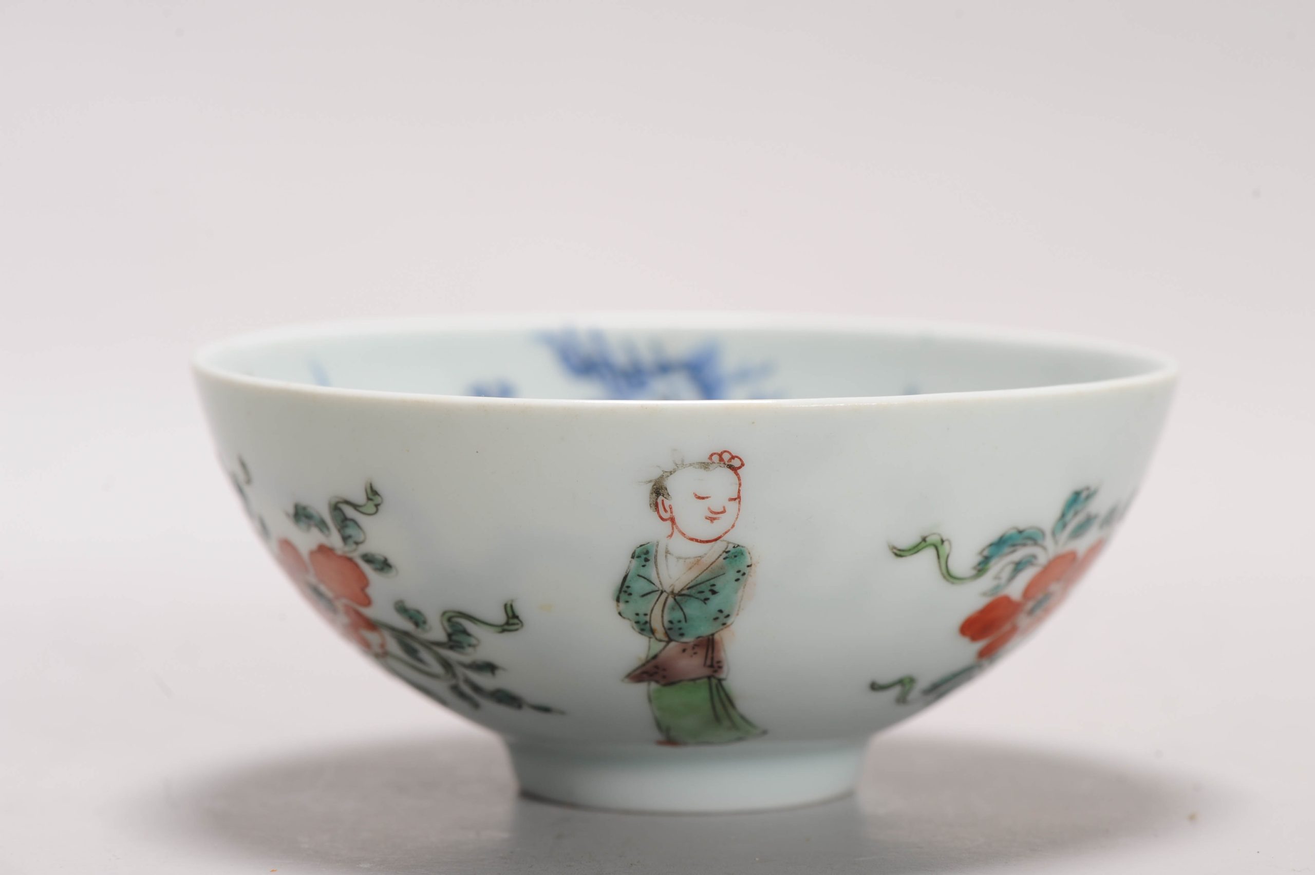 1314 A Yongzheng Mark and Period dragon bowl with later Overglaze decoration Amsterdam Bont
