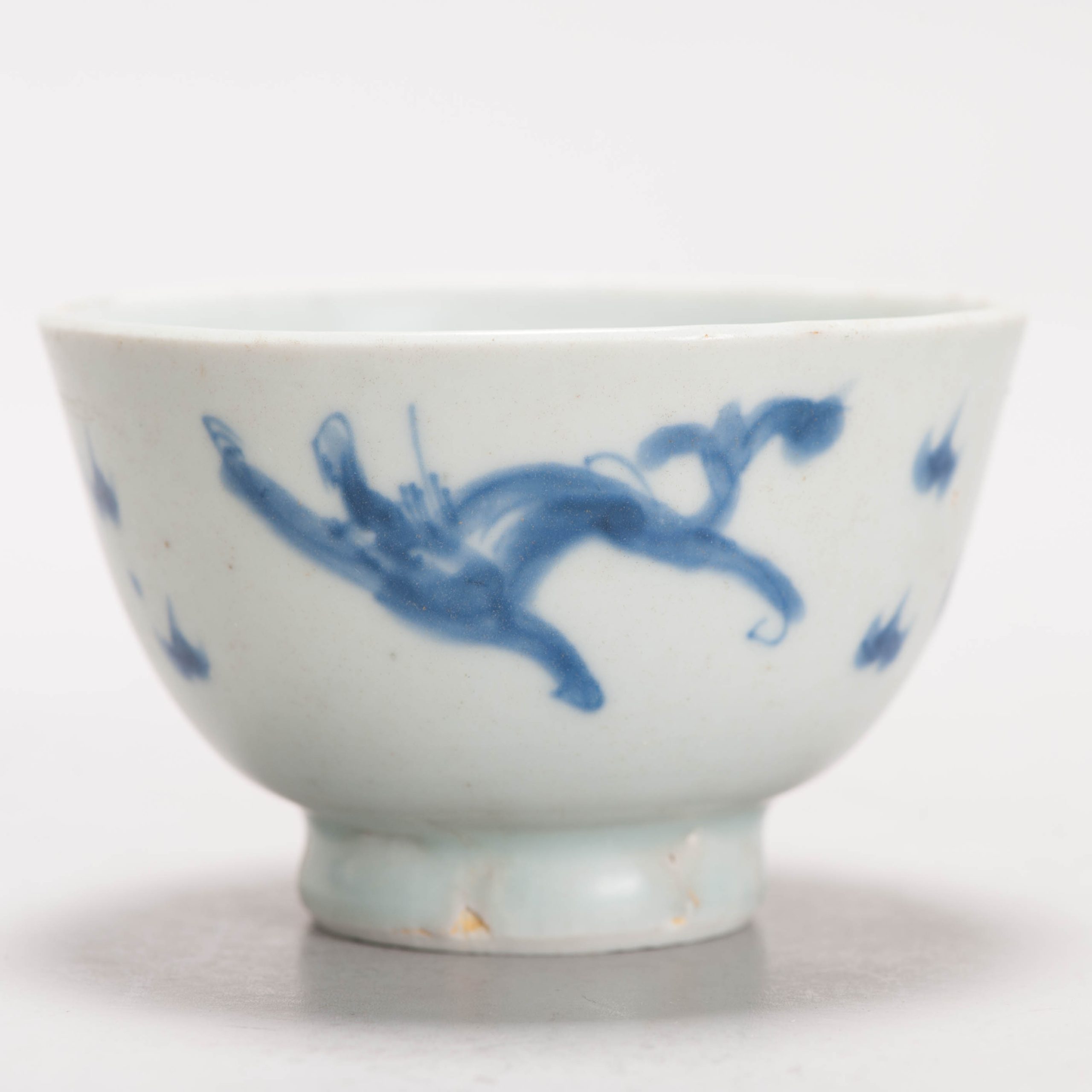 1323  Bowl Late Ming / Transitional Scene of a Waterdragon