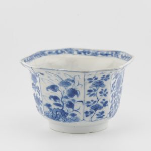 1425 Antique Chinese Porcelain Bowl with Kakiemon Decoration - Kangxi Period