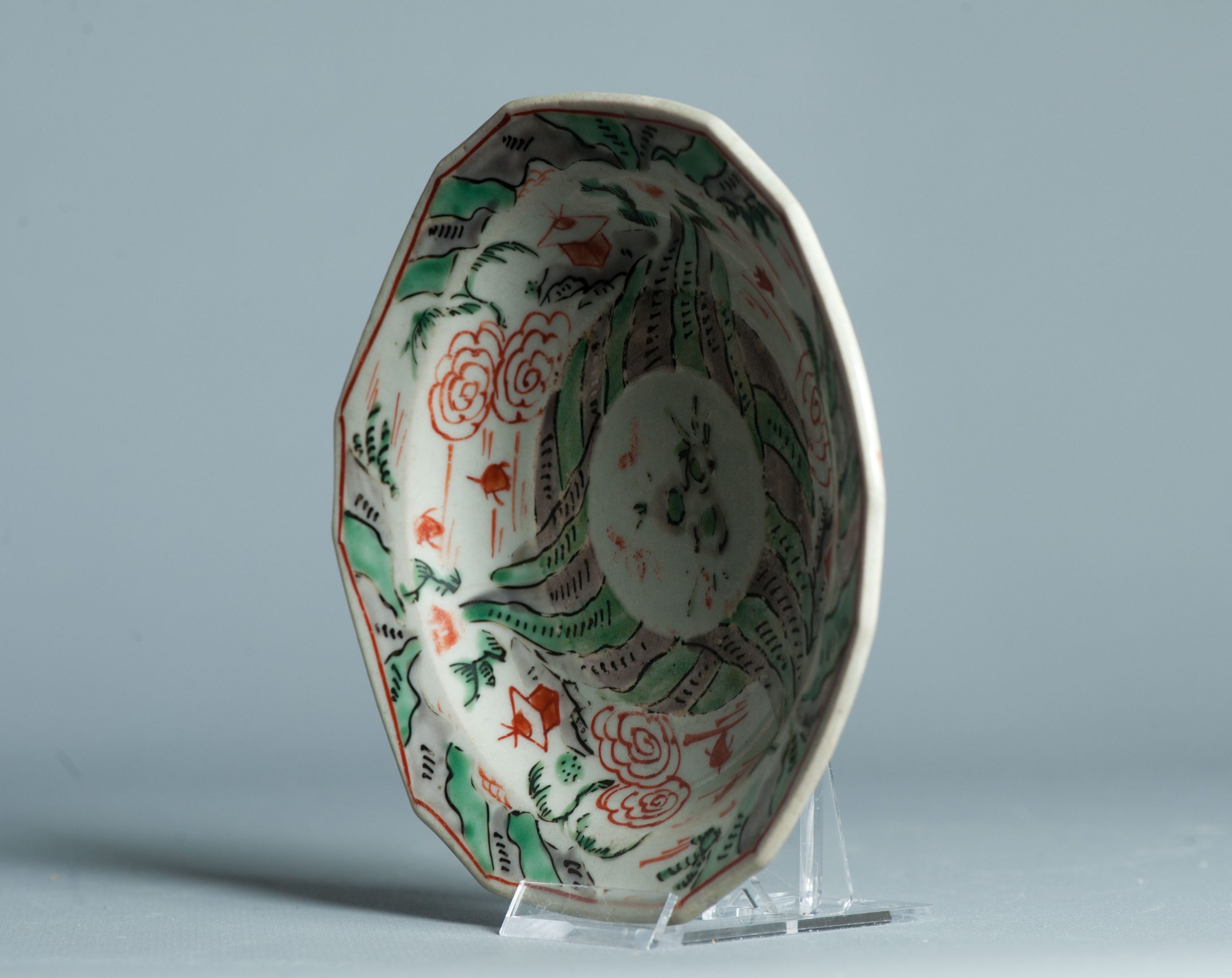 1439 Antique Japanese porcelain Dish with Green and Red decoration. 17th c - Image 4