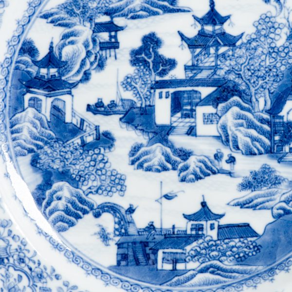 1450 Very nice decorated dish. Qianlong Period. Landscape scene - Image 16