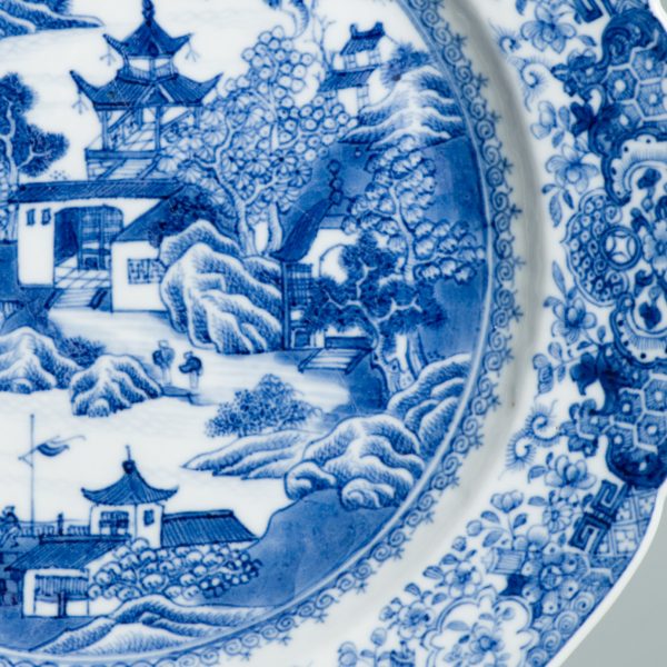 1450 Very nice decorated dish. Qianlong Period. Landscape scene - Image 14