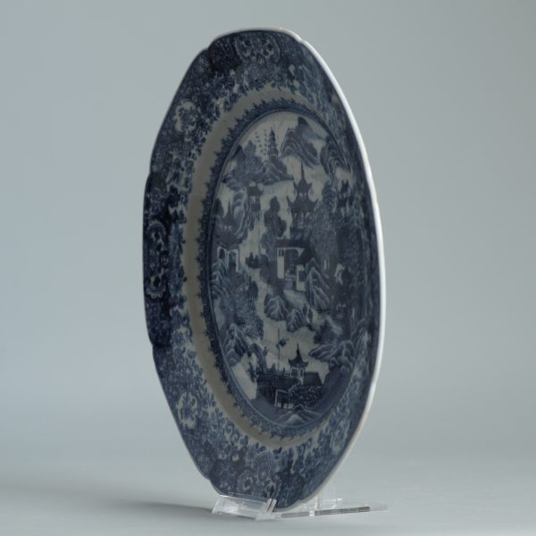 1450 Very nice decorated dish. Qianlong Period. Landscape scene - Image 12