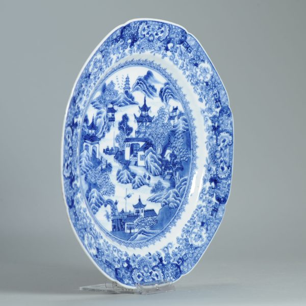 1450 Very nice decorated dish. Qianlong Period. Landscape scene - Image 4