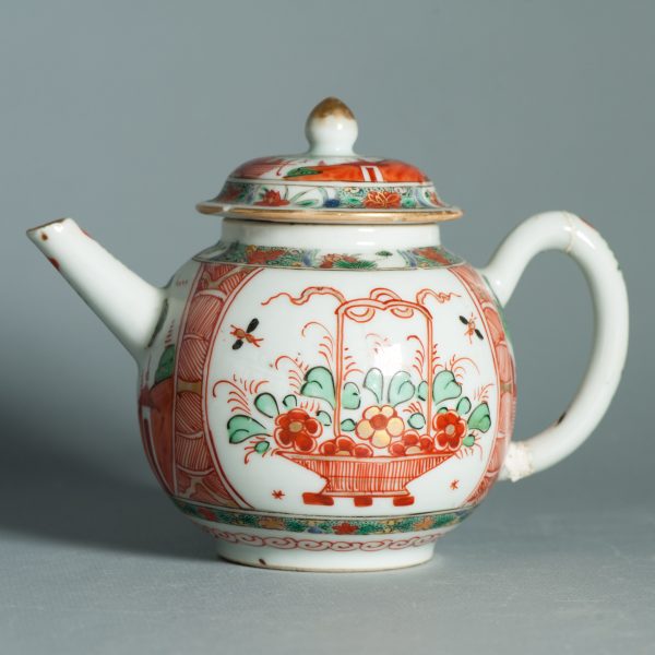1458 Antique Chinese Kangxi/Yongzheng Teapot with Dutch Decoration on Famille Verte - Image 6