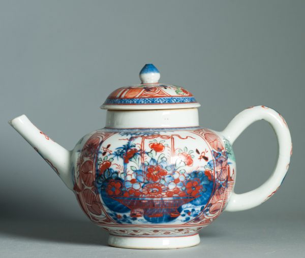 1460 Antique Chinese Kangxi/Yongzheng Teapot with Dutch Decoration on Underglaze Blue - Image 10