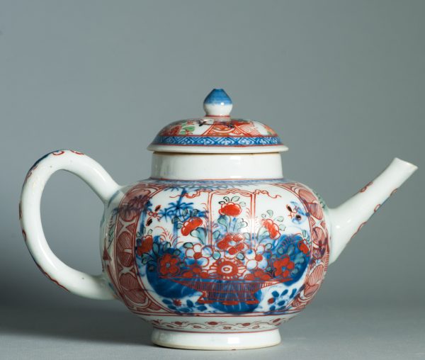 1460 Antique Chinese Kangxi/Yongzheng Teapot with Dutch Decoration on Underglaze Blue - Image 8