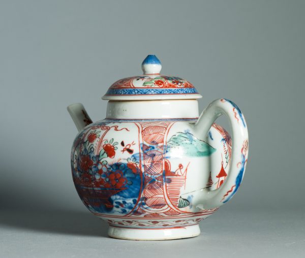 1460 Antique Chinese Kangxi/Yongzheng Teapot with Dutch Decoration on Underglaze Blue - Image 6