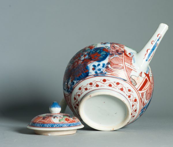 1460 Antique Chinese Kangxi/Yongzheng Teapot with Dutch Decoration on Underglaze Blue - Image 4