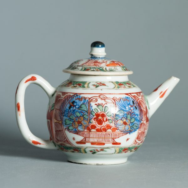 1459 Antique Chinese Kangxi/Yongzheng Teapot with Dutch Decoration on Famille Verte - Image 7