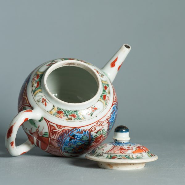 1459 Antique Chinese Kangxi/Yongzheng Teapot with Dutch Decoration on Famille Verte - Image 5