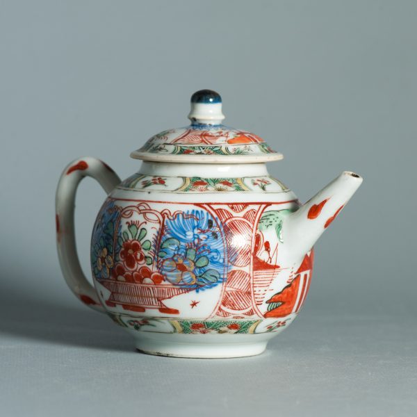 1459 Antique Chinese Kangxi/Yongzheng Teapot with Dutch Decoration on Famille Verte - Image 3