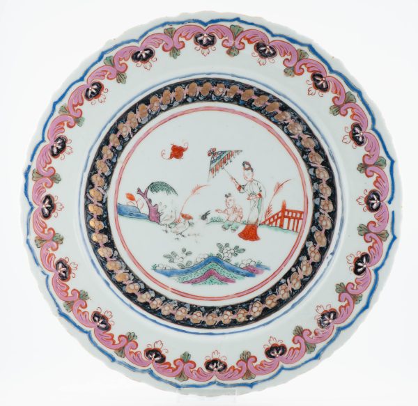 1470 Antique Chinese Porcelain Famille Rose Yongzheng/Qianlong Dame au Parasol European Decorated