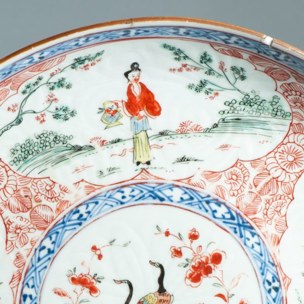 1468 Large Antique Chinese Kangxi/Yongzheng dish with Dutch Decoration Dame au Parasol - Image 8