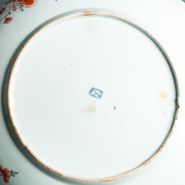 1468 Large Antique Chinese Kangxi/Yongzheng dish with Dutch Decoration Dame au Parasol - Image 3
