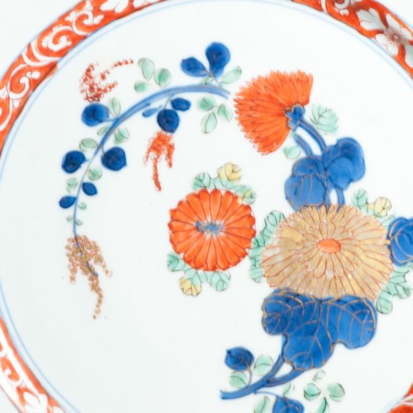 1469 Very nice Famille Melangee decorated dish. Yongzheng Period. Floral scene - Image 3