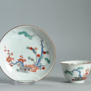 1476 Antique Chinese Tea Bowl with Kakiemon Decoration of Flowers and Hedge Amsterdam Bont