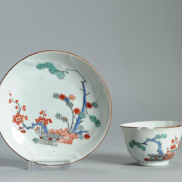 1476 Antique Chinese Tea Bowl with Kakiemon Decoration of Flowers and Hedge Amsterdam Bont