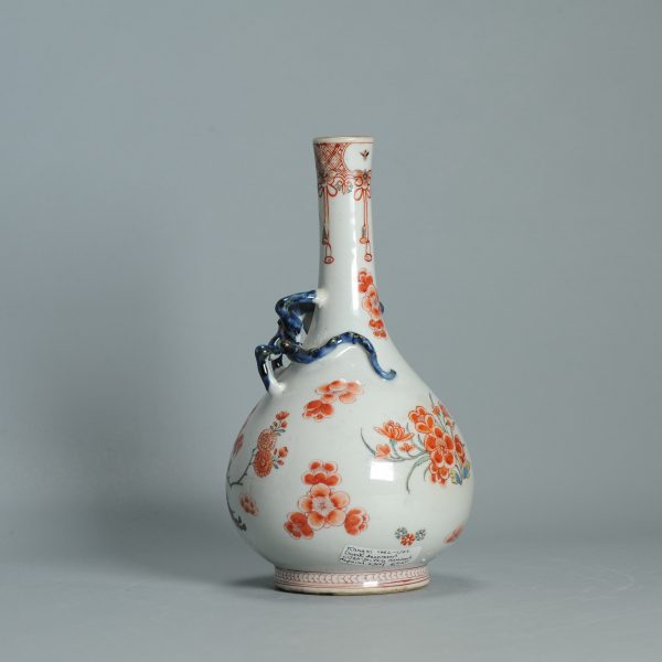 1494 A rare Chinese Porcelain Kangxi Vase with a Kakiemon Amsterdam Bont Decoration - Image 14